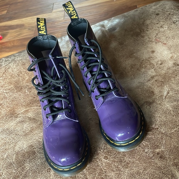 Dr Martens Women's Purple Patent Leather Boots. Excellent Condition. Size 6. - Picture 4 of 15
